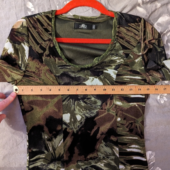 Woman's Dress - Picture 7 of 9